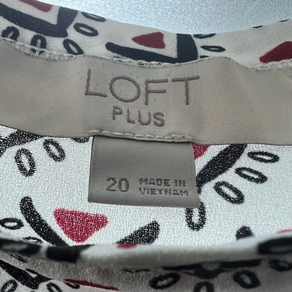 Loft Plus size 20 wide rounded neck ruffle short sleeve surprise back blouse. - Picture 2 of 9